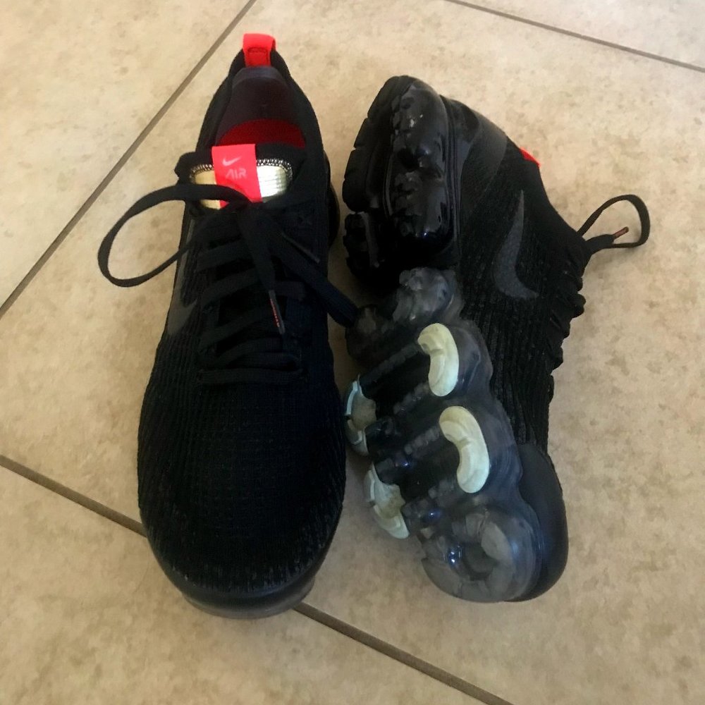 Size 11, Nike Vapormax, Color black